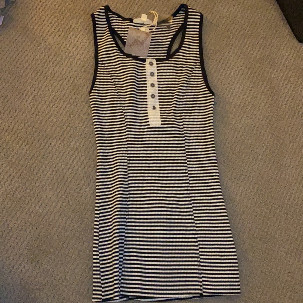 Hem & Thread Tank Top - Picture 2 of 3